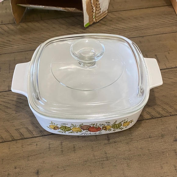 Vintage Corning Ware 1-Qt Covered Saucepan - Picture 3 of 7